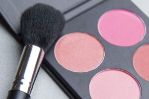 The pink side of make-up – How to use a blusher?